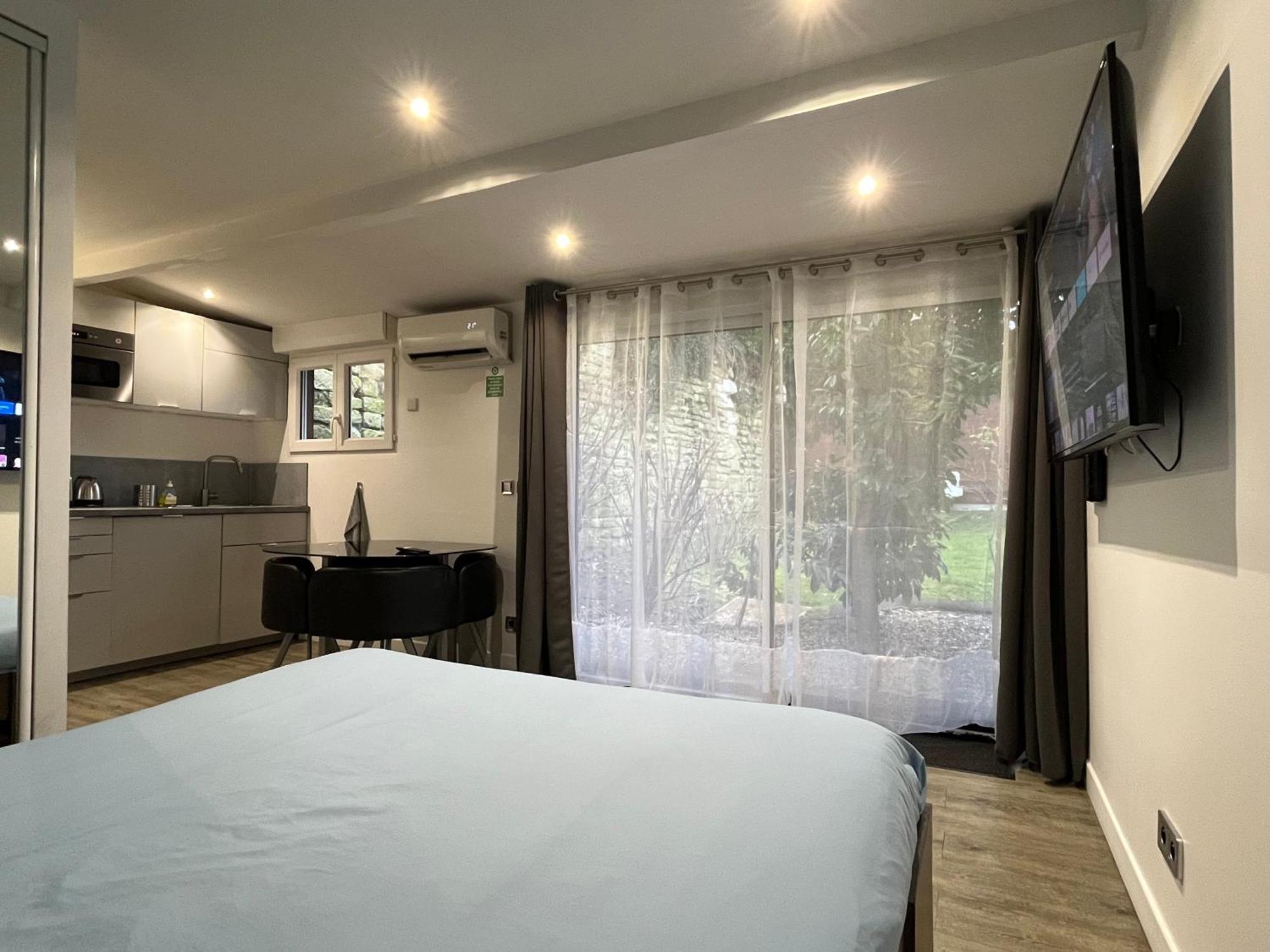 Luxe + Jardin Et Terrasse Hébergement de vacances Pontoise